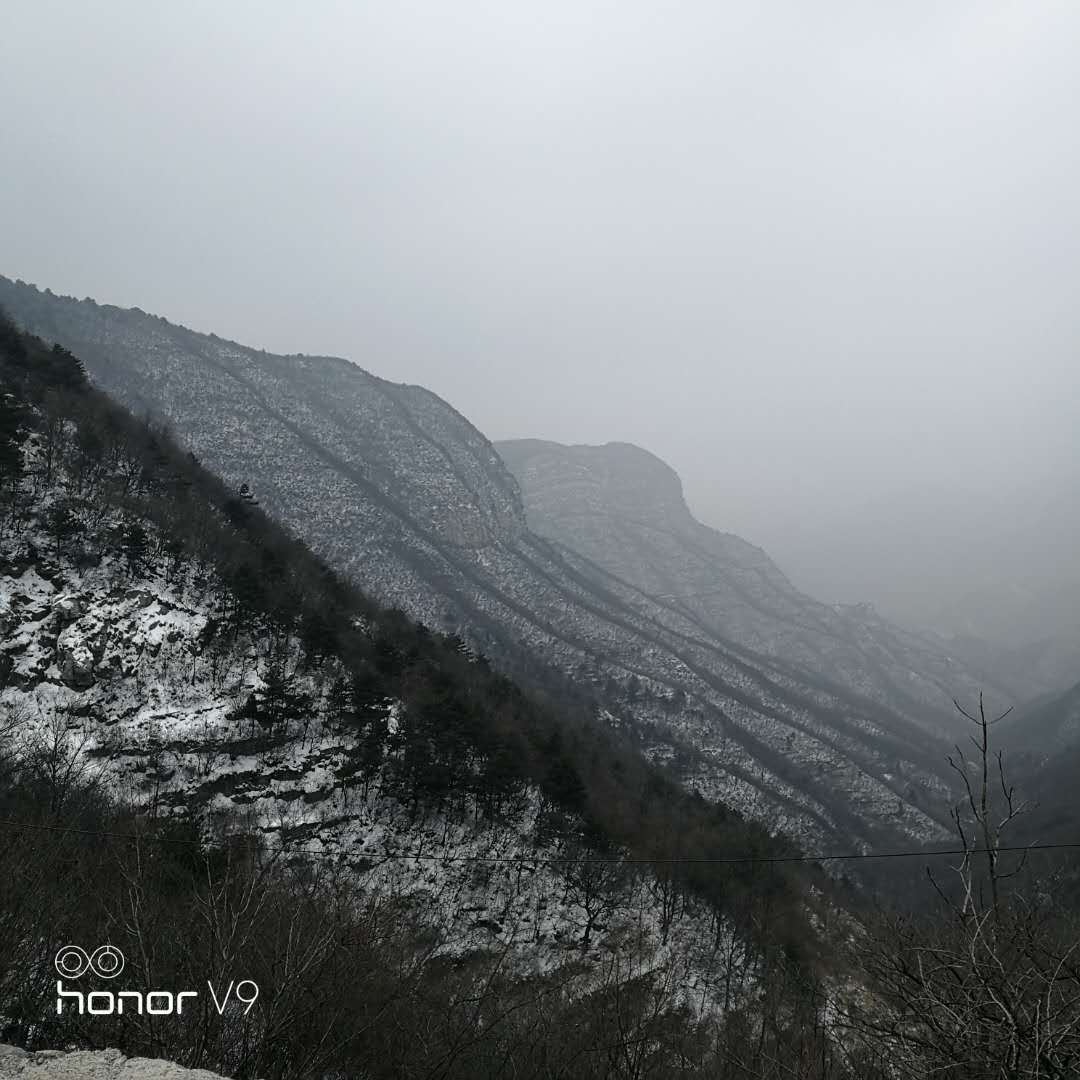 焦作市眾光耐酸瓷業(yè)有限公司開工前先去登登山，而且還是雪山